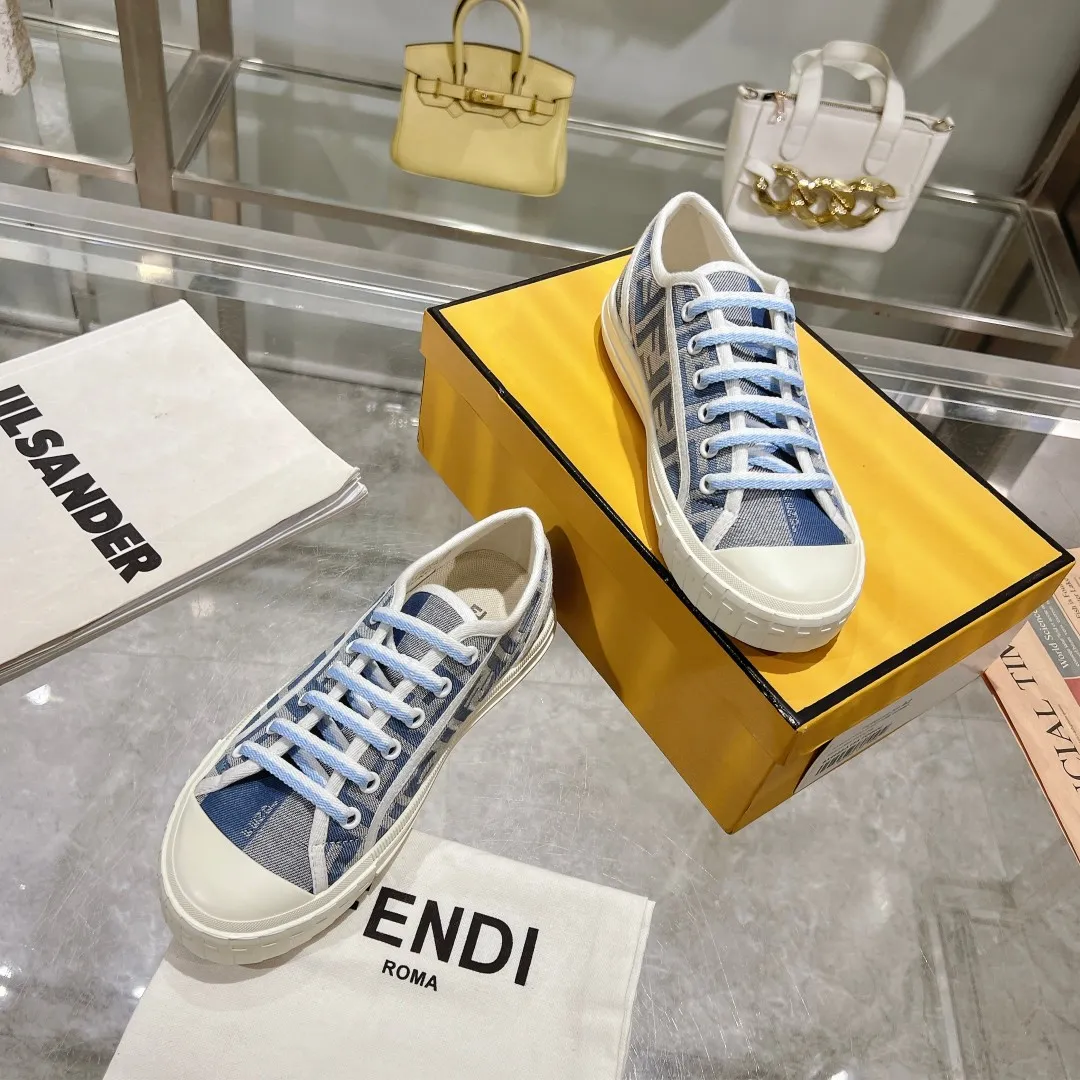 Couple style 💰460❤️Fendi Fendi's latest couple canvas shoes ❑ Fabric: Original customized imported jacquard canvas material ❑ Inner lining: Imported canvas material ❑ Sole: Original molded non-slip TPU outsole ❑ Bottom thickness: 2.5cm ❑ Size: Women's 35-40/Men's 39-45